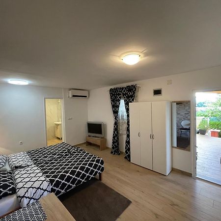 Apartment Mika Pula Luaran gambar