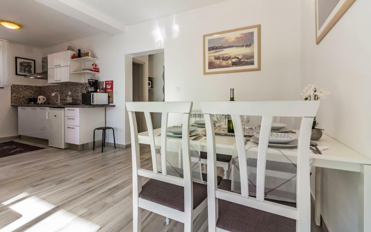 Apartment Mika Pula Luaran gambar