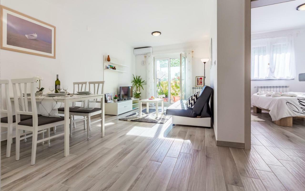 Apartment Mika Pula Luaran gambar