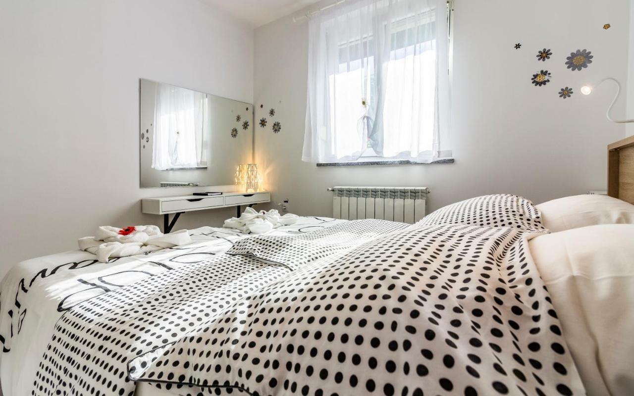 Apartment Mika Pula Luaran gambar