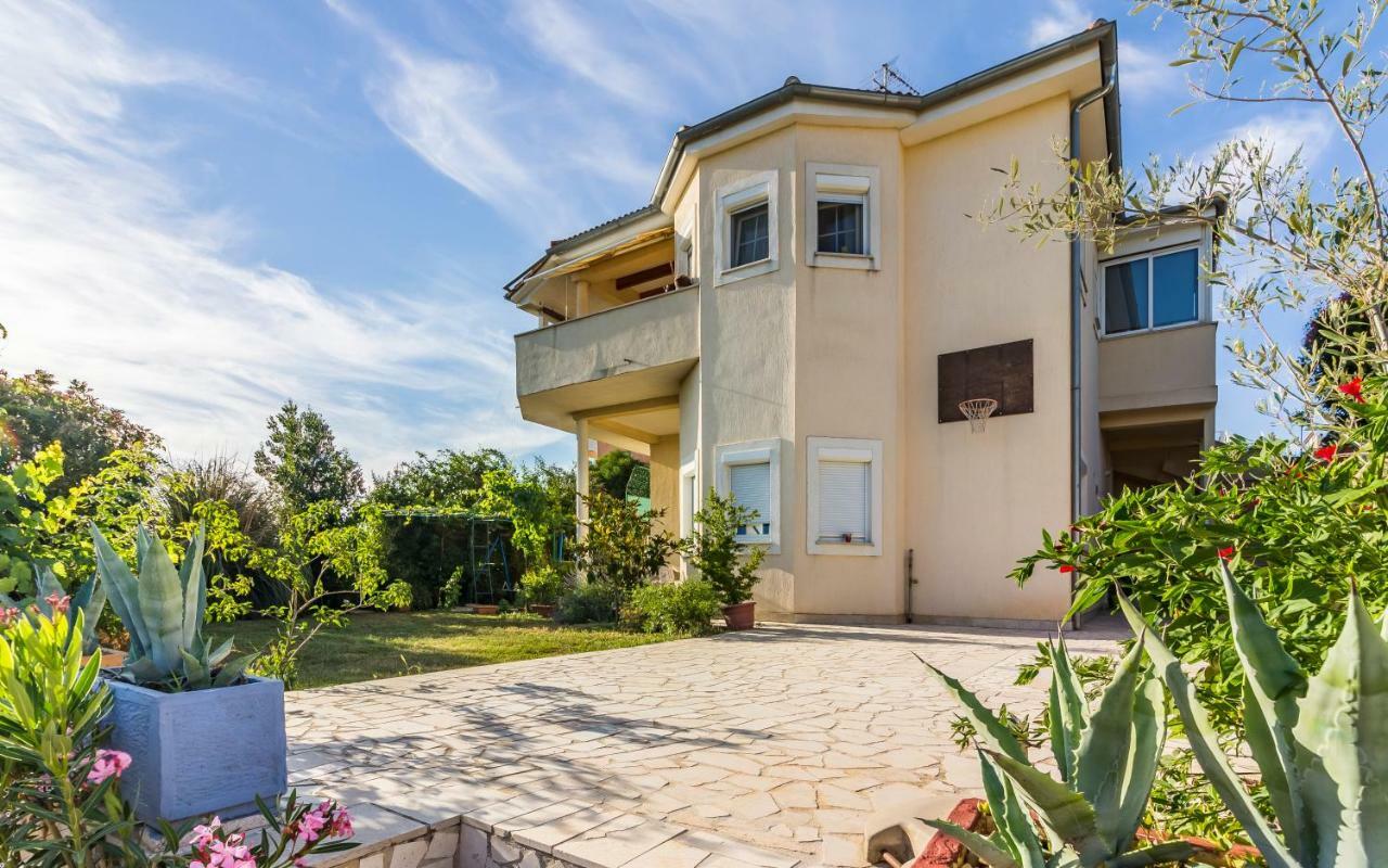 Apartment Mika Pula Luaran gambar