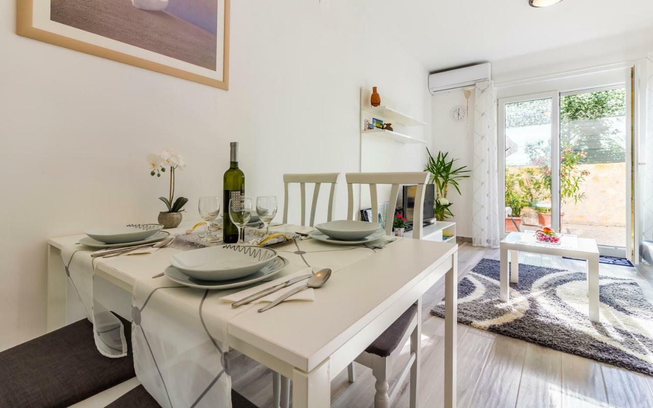 Apartment Mika Pula Luaran gambar