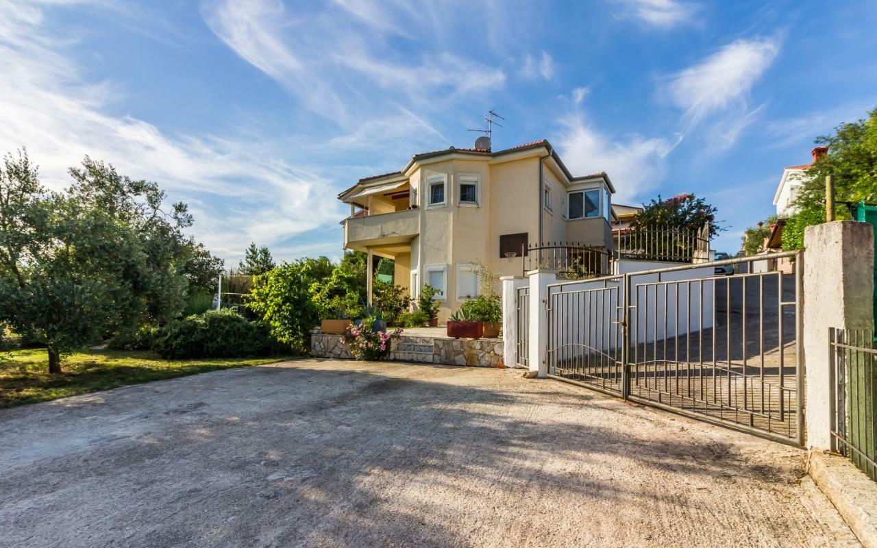 Apartment Mika Pula Luaran gambar